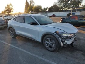 FORD MUSTANG MACH-E SELECT, 2023