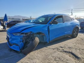 FORD MUSTANG MACH-E SELECT, 2023 (2022)