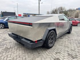 TESLA CYBERTRUCK, 2024