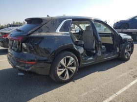 AUDI Q8 E-TRON PREMIUM PLUS, 2024 (2023)