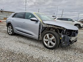 AUDI E-TRON PREMIUM PLUS, 2019