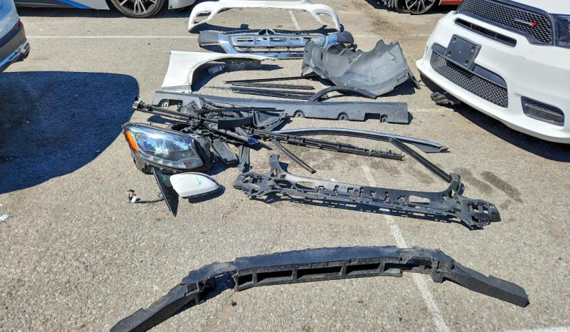 
MERCEDES-BENZ GLC 300, 2016 full									