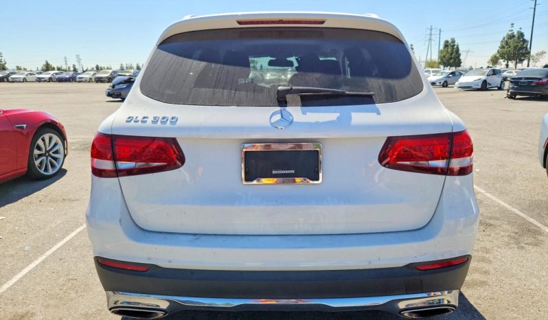 
MERCEDES-BENZ GLC 300, 2016 full									