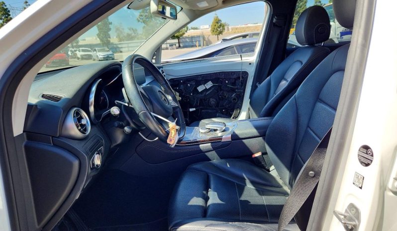 
MERCEDES-BENZ GLC 300, 2016 full									