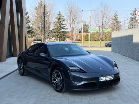 PORSCHE TAYCAN, 2021