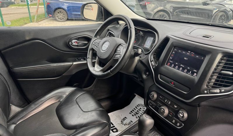 
JEEP CHEROKEE LATITUDE PLUS, 2019 (2018) full									