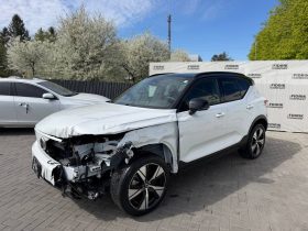 VOLVO XC40 RECHARGE PURE ELECTRIC P8, 2021