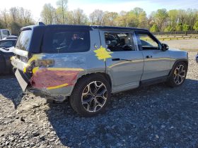 RIVIAN R1S ADVENTURE, 2023