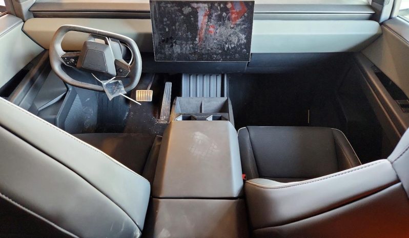 
TESLA CYBERTRUCK, 2025 full									