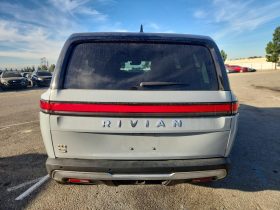 RIVIAN R1S ADVENTURE, 2023