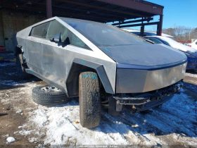 TESLA CYBERTRUCK, 2024