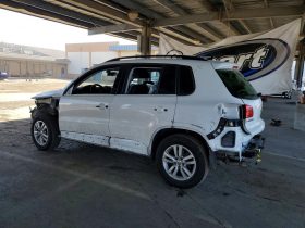 VOLKSWAGEN TIGUAN S, 2017 (2016)