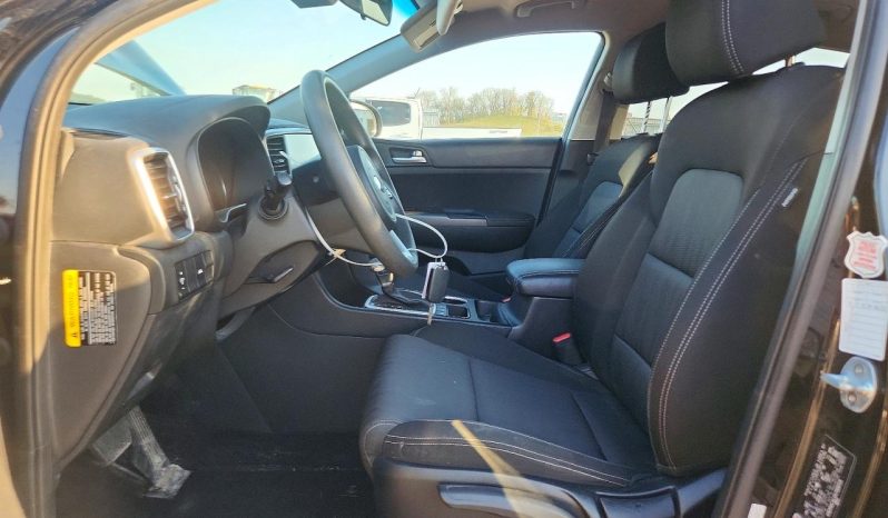 
KIA SPORTAGE LX, 2022 (2021) full									
