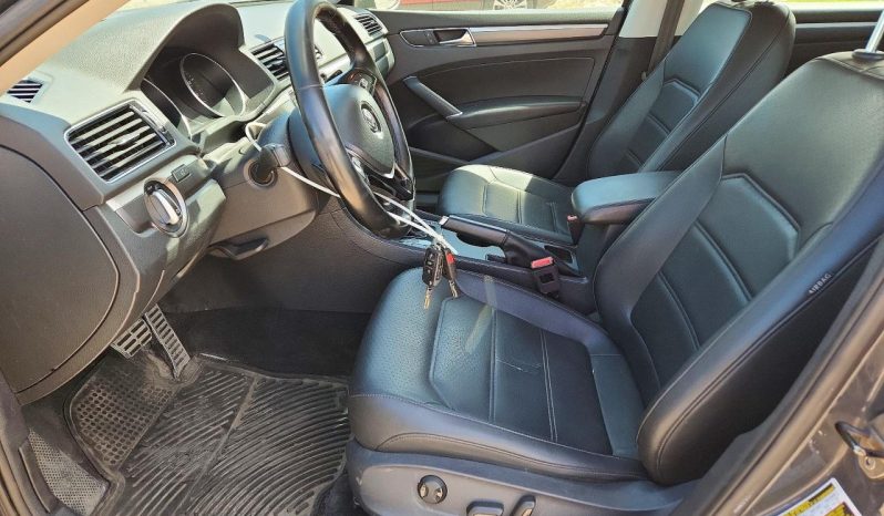 
VOLKSWAGEN PASSAT R-LINE, 2017 full									