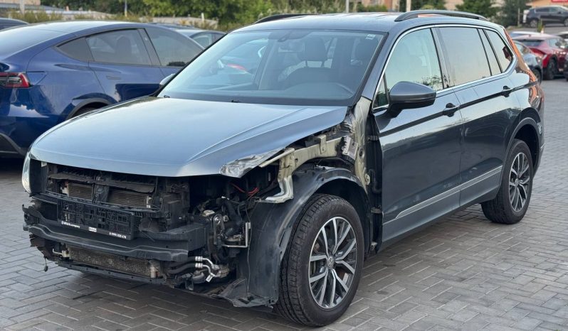 
VOLKSWAGEN TIGUAN SE, 2020 full									