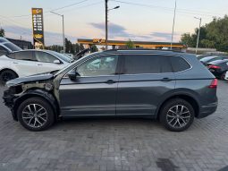 
VOLKSWAGEN TIGUAN SE, 2020 full									