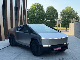 TESLA CYBERTRUCK, 2024