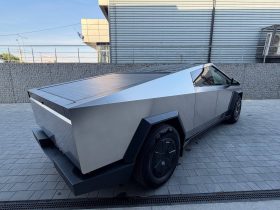 TESLA CYBERTRUCK, 2024