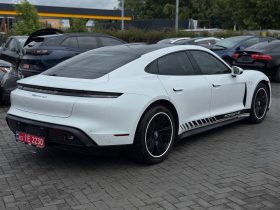 PORSCHE TAYCAN, 2022