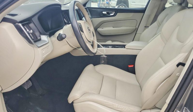
VOLVO XC60 T5 MOMENTUM, 2019 (2018) full									