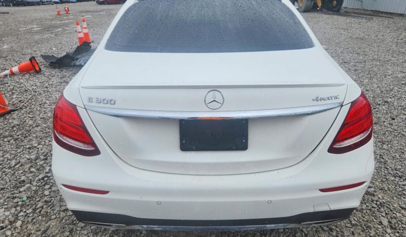 
MERCEDES-BENZ E 300 4MATIC, 2017 (2016) full									