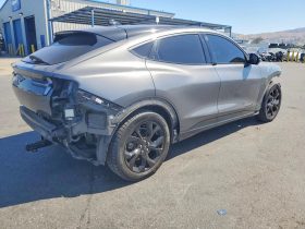 FORD MUSTANG MACH-E PREMIUM, 2023
