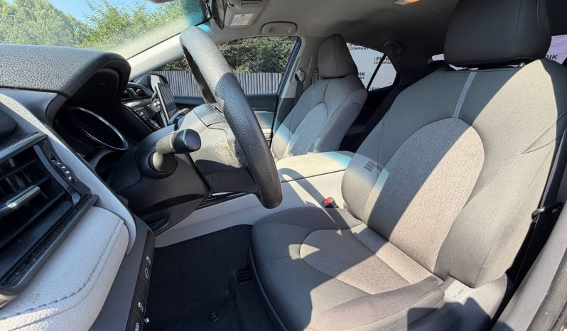 
TOYOTA CAMRY LE, 2019 (2018) full									