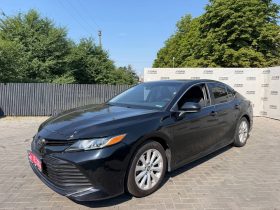 TOYOTA CAMRY LE, 2019 (2018)