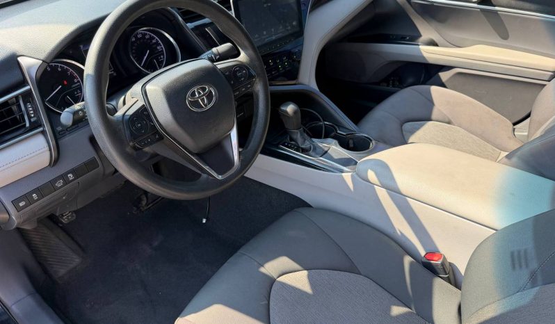 
TOYOTA CAMRY LE, 2019 (2018) full									