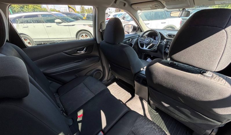 
NISSAN ROGUE SV, 2017 (2016) full									