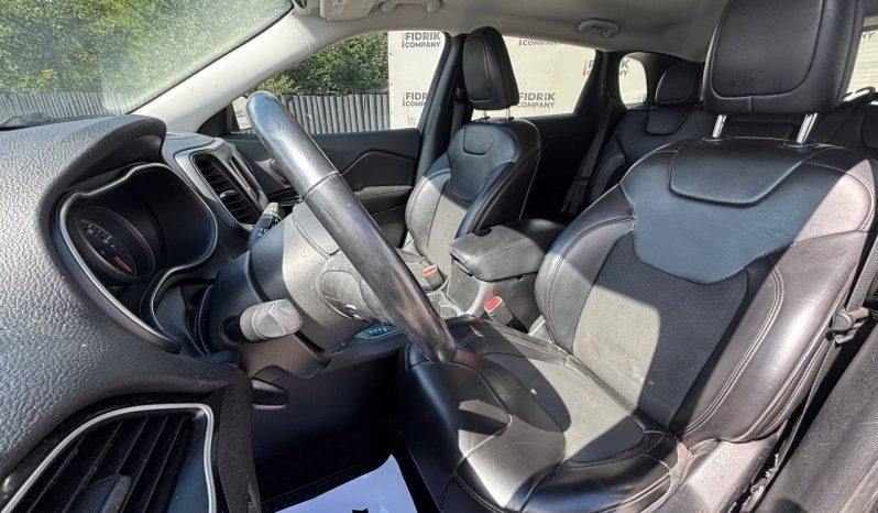 
JEEP CHEROKEE LATITUDE PLUS, 2019 full									