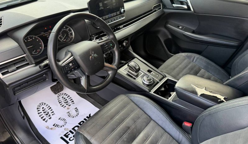 
MITSUBISHI OUTLANDER SE, 2022 full									