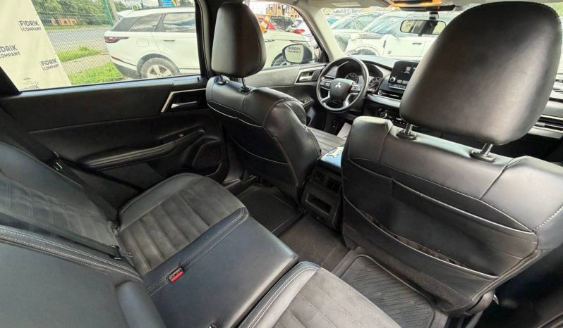 
MITSUBISHI OUTLANDER SE, 2022 full									