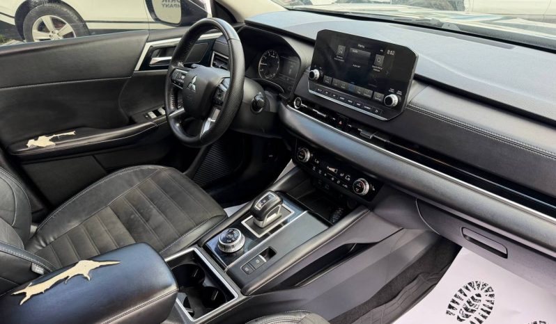 
MITSUBISHI OUTLANDER SE, 2022 full									
