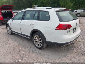VOLKSWAGEN GOLF ALLTRACK, 2017 (2016)