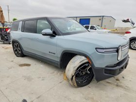 RIVIAN R1S ADVENTURE, 2026 (2025)