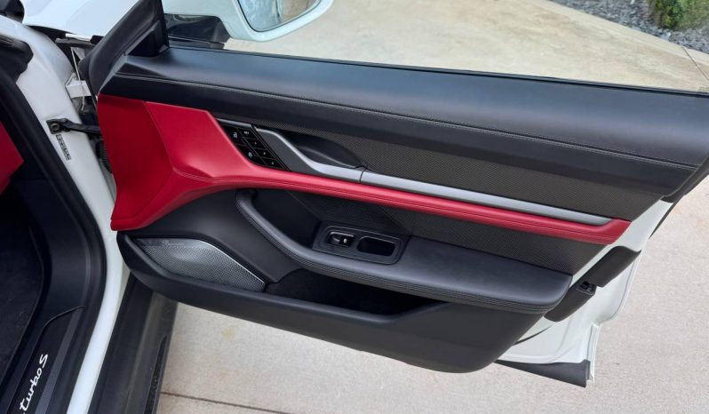 
PORSCHE TAYCAN TURBO S, 2020 full									