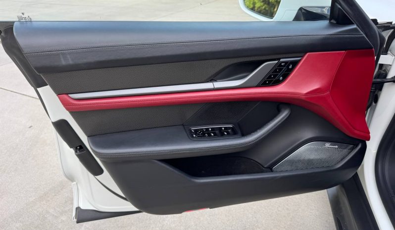 
PORSCHE TAYCAN TURBO S, 2020 full									