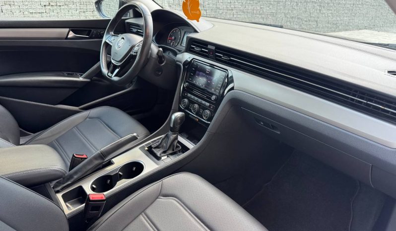 
VOLKSWAGEN PASSAT 2.0T SE, 2021 full									
