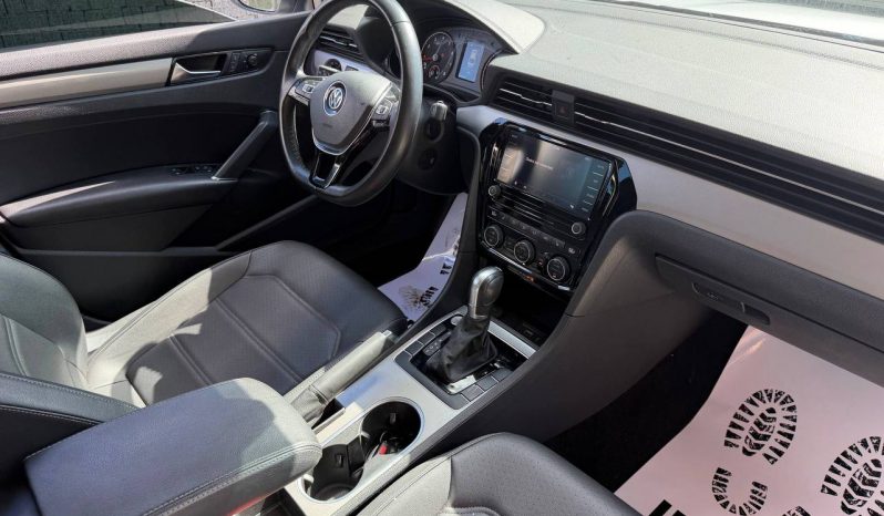 
VOLKSWAGEN PASSAT SE, 2020 full									