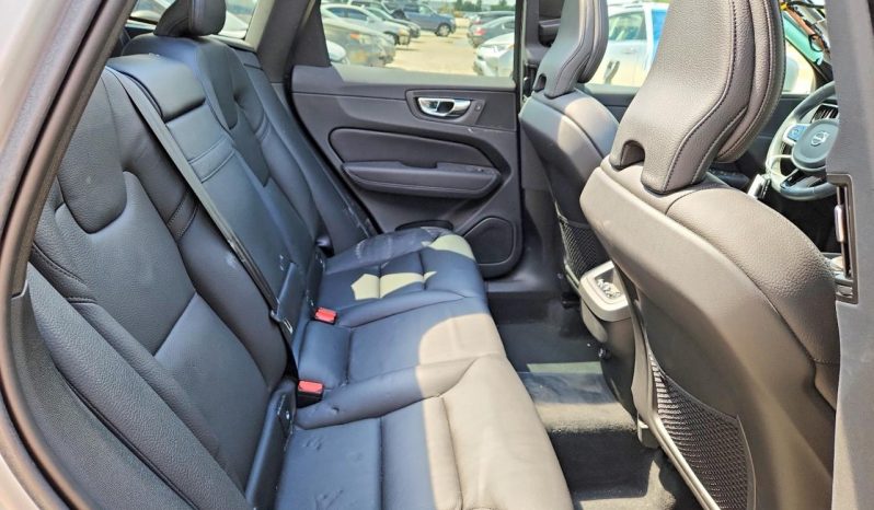 
VOLVO XC60 T5 MOMENTUM, 2020 (2019) Ⓟ full									