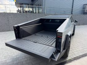 TESLA CYBERTRUCK, 2024