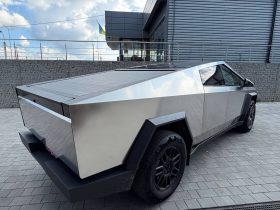 TESLA CYBERTRUCK, 2024