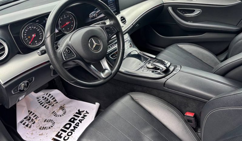 
MERCEDES-BENZ E 300 4MATIC, 2017 (2016) full									