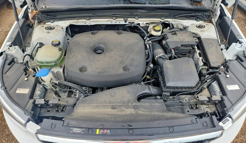 
VOLVO XC40 T4 MOMENTUM, 2020 (2019) full									