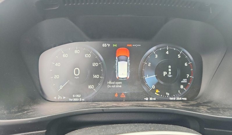 
VOLVO XC40 T4 MOMENTUM, 2020 (2019) full									