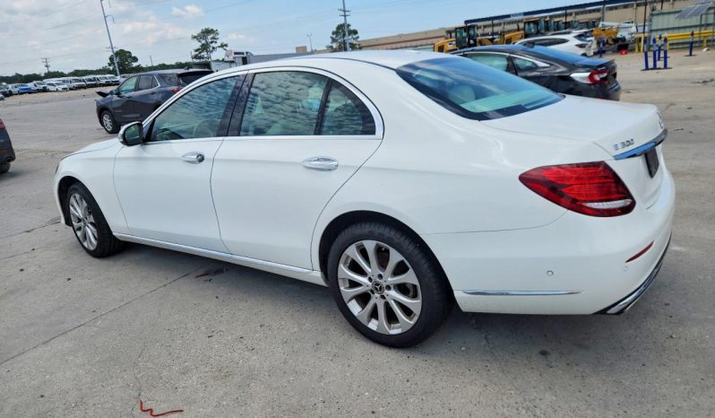 
MERCEDES-BENZ E 300, 2018 full									