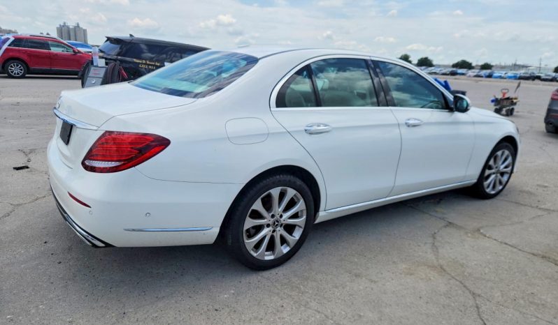 
MERCEDES-BENZ E 300, 2018 full									