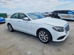 
MERCEDES-BENZ E 300, 2018 full									