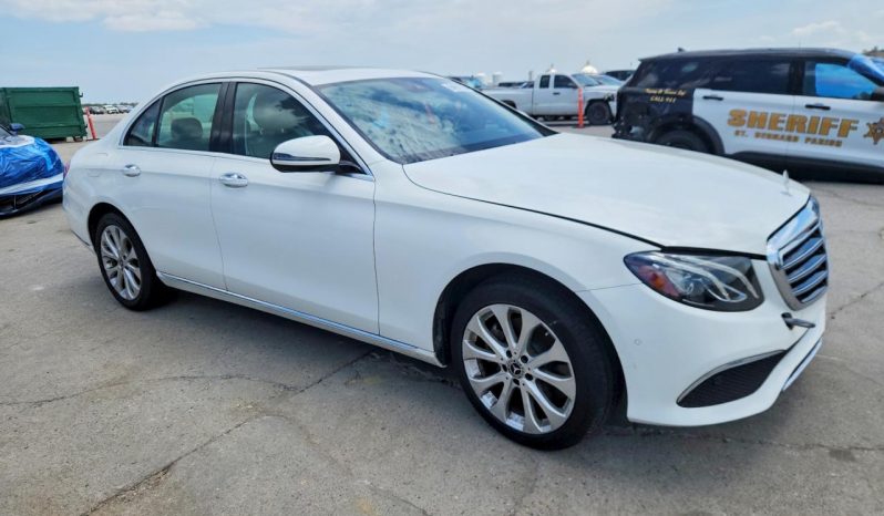 
MERCEDES-BENZ E 300, 2018 full									